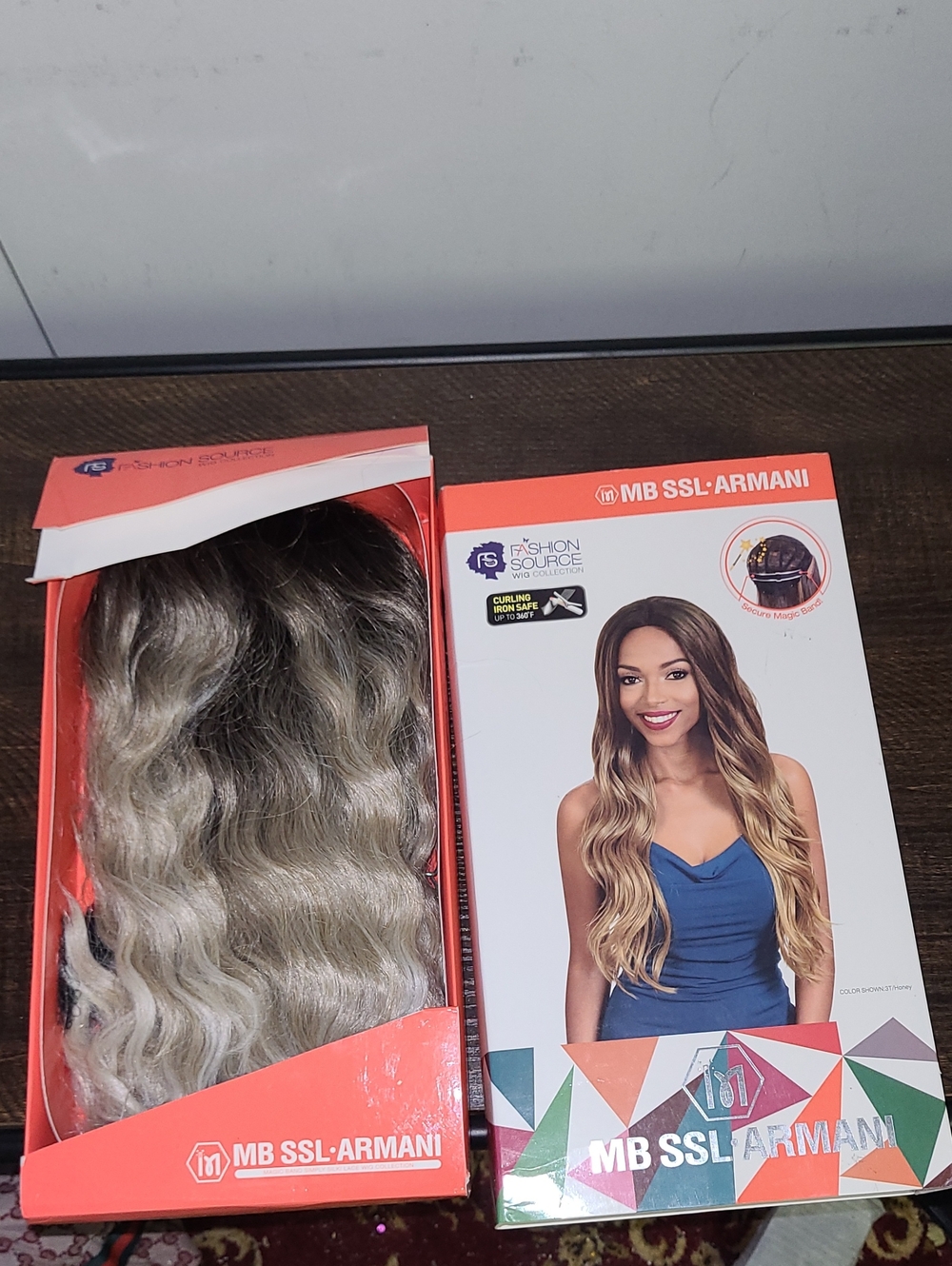 MB SSL-Armani Women's Ombre Blonde Wavy Heat-Resistant Wig